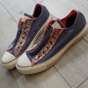 Womens 7.5 Floral Converse